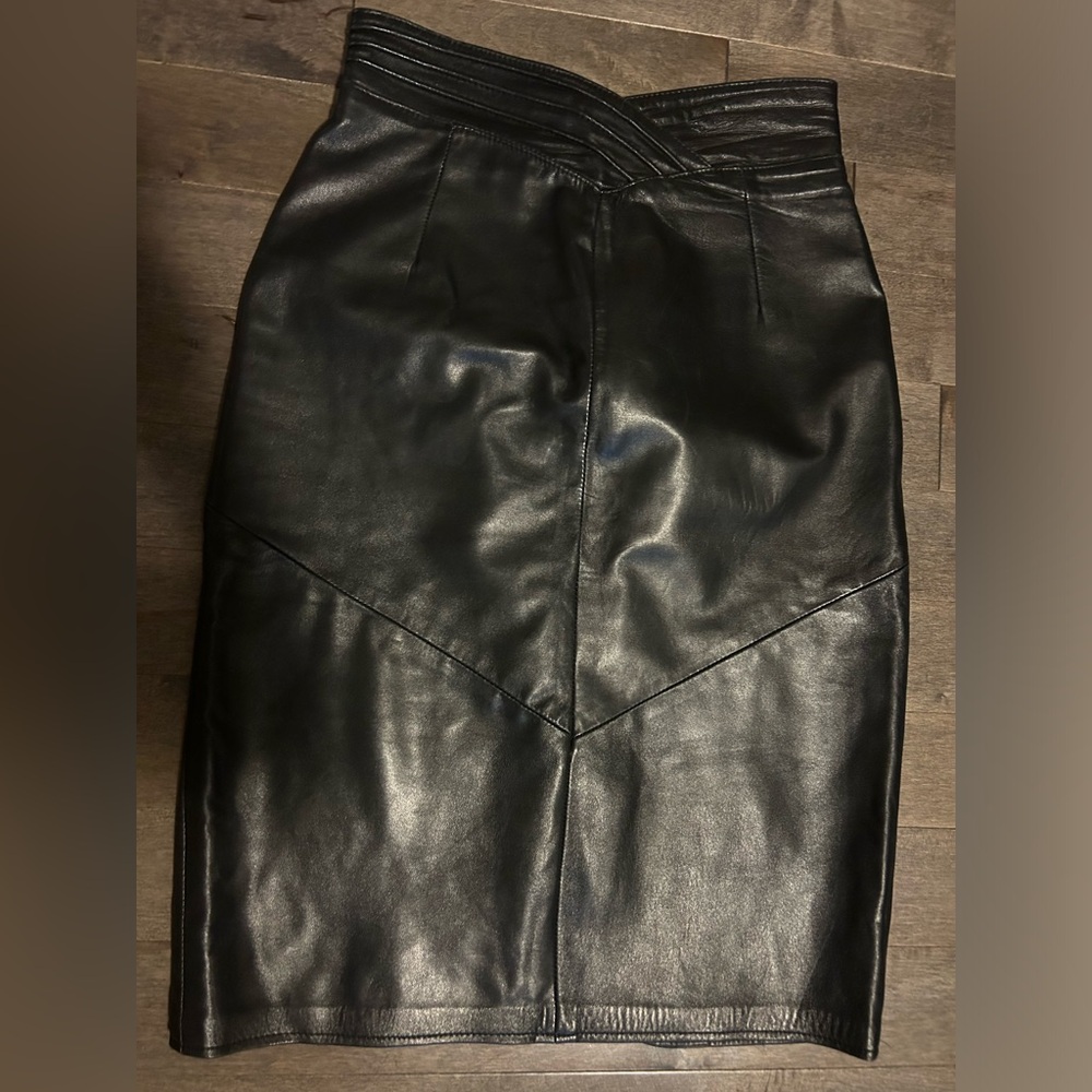 Danier vintage leather skirt